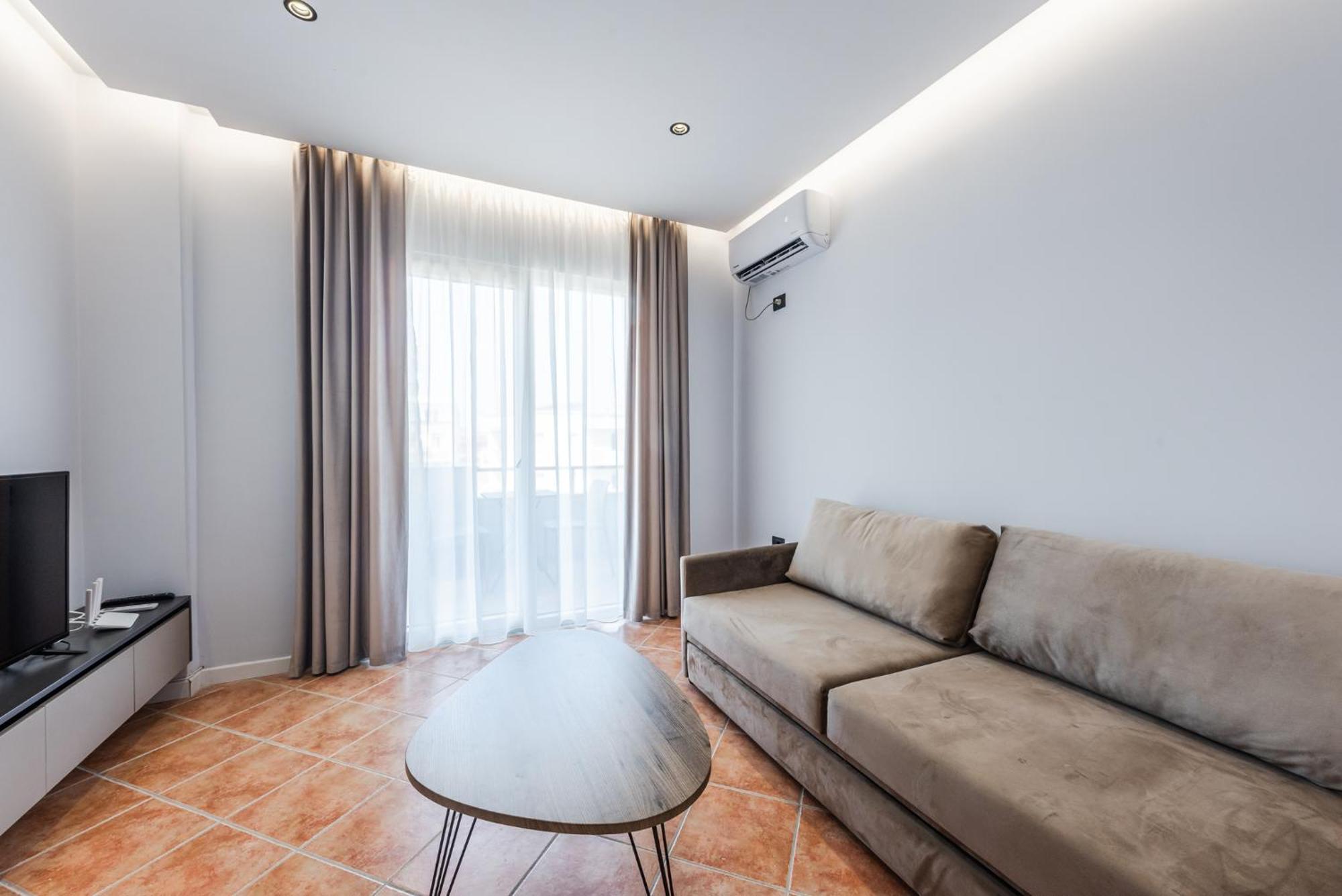 Sr Golem * Golem (Tirana)